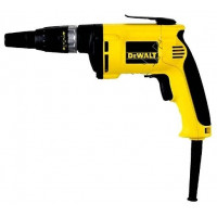 Шуруповёрт DeWALT DW 275 K<br />
Головка с установкой на глубину закручивания<br />
Держатель насадок и насадка Ph2<br />
Клипса для ремня<br />
Чемодан