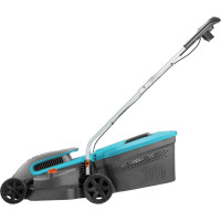 Компактная электрическая газонокосилка 1200/32 предназначена для работы на средних участках. Этот агрегат помогает быстро покосить газон с минимальными затратами времени, сил и финансов. Благодаря тому, что устройство работает на базе электрического двиг